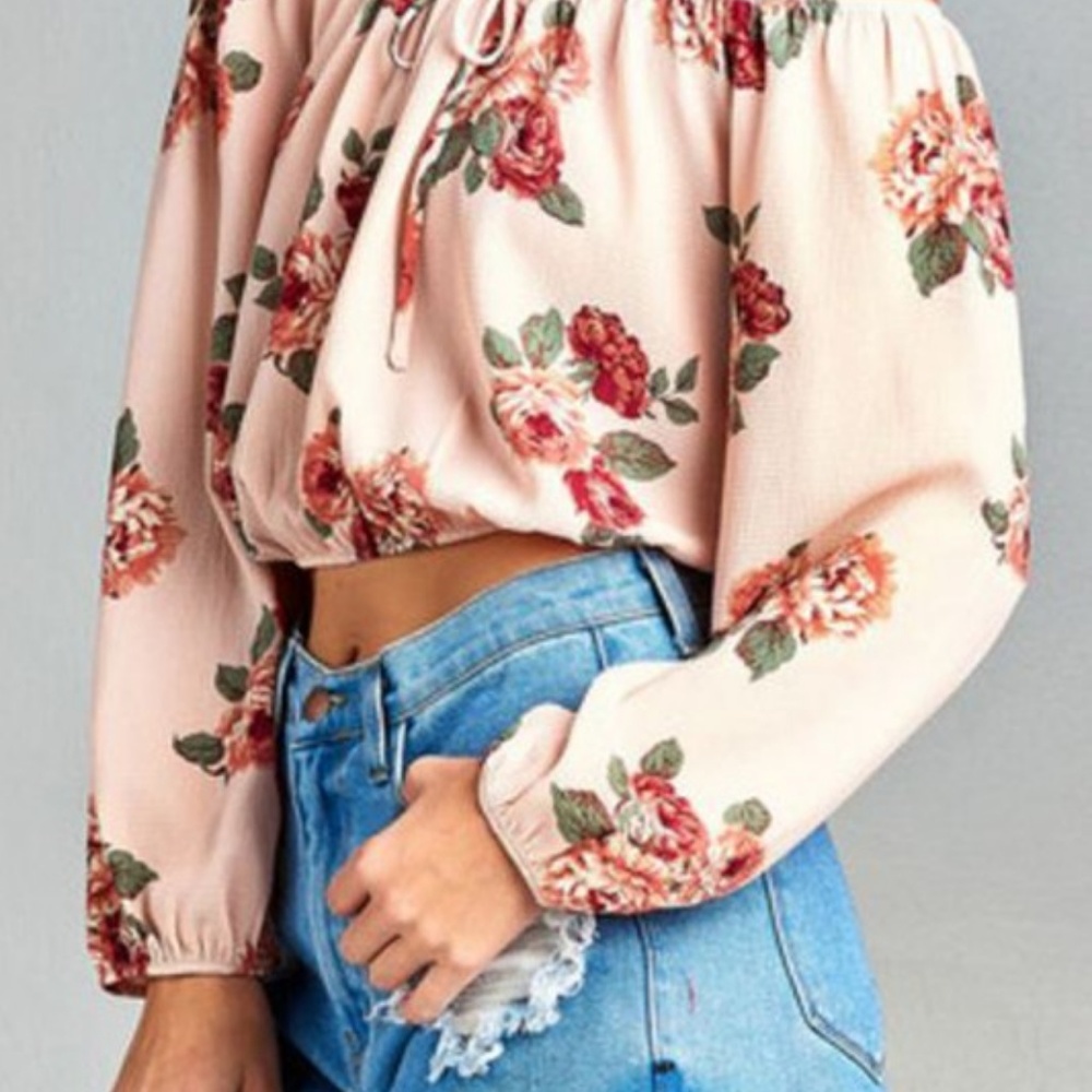 ❗️One Left❗️NWT Off shoulder floral crop top - Picture 2 of 4
